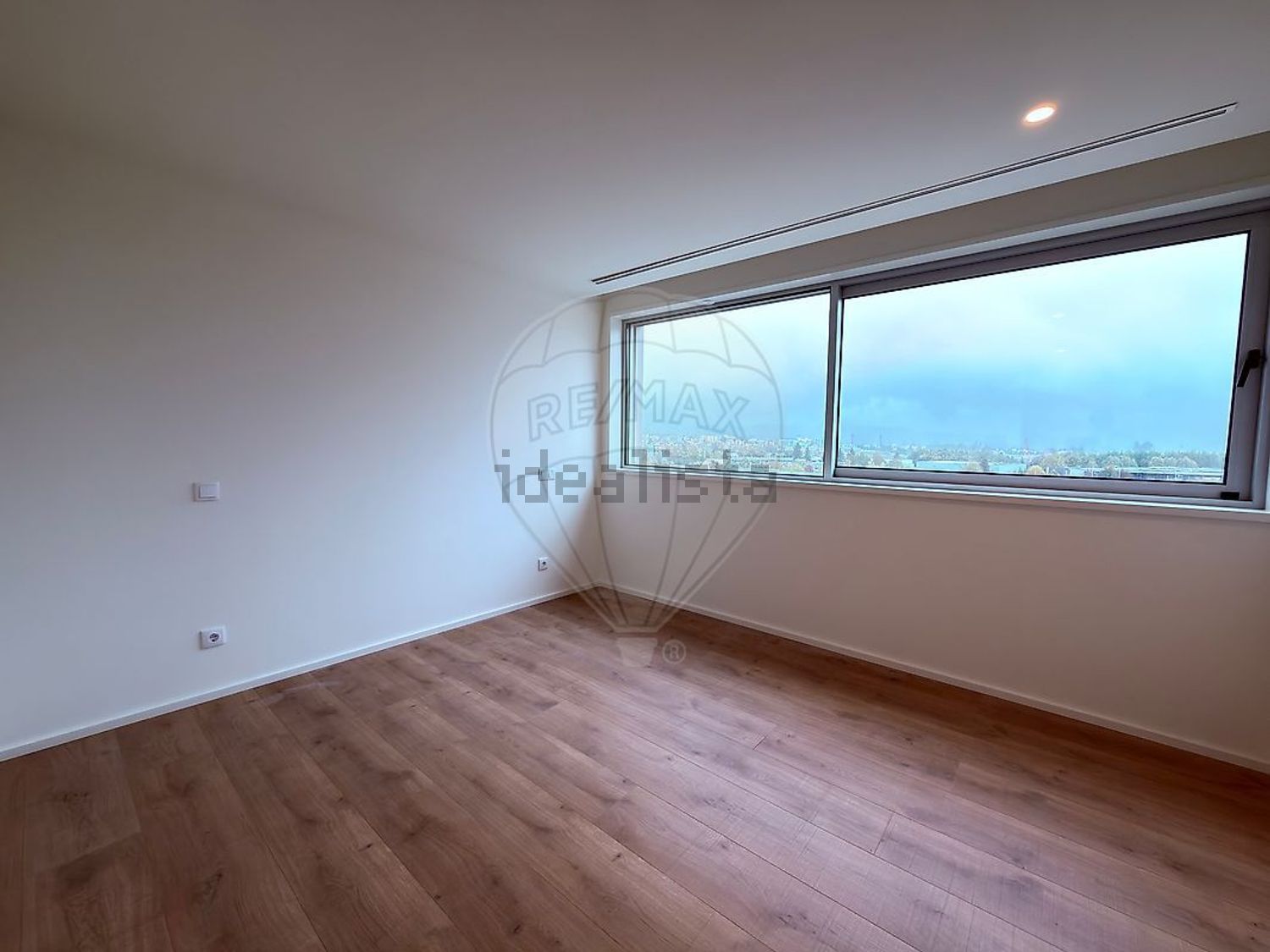 公寓 t3出售在Avenida Doutor Leonardo Coimbra, 99 - 居住