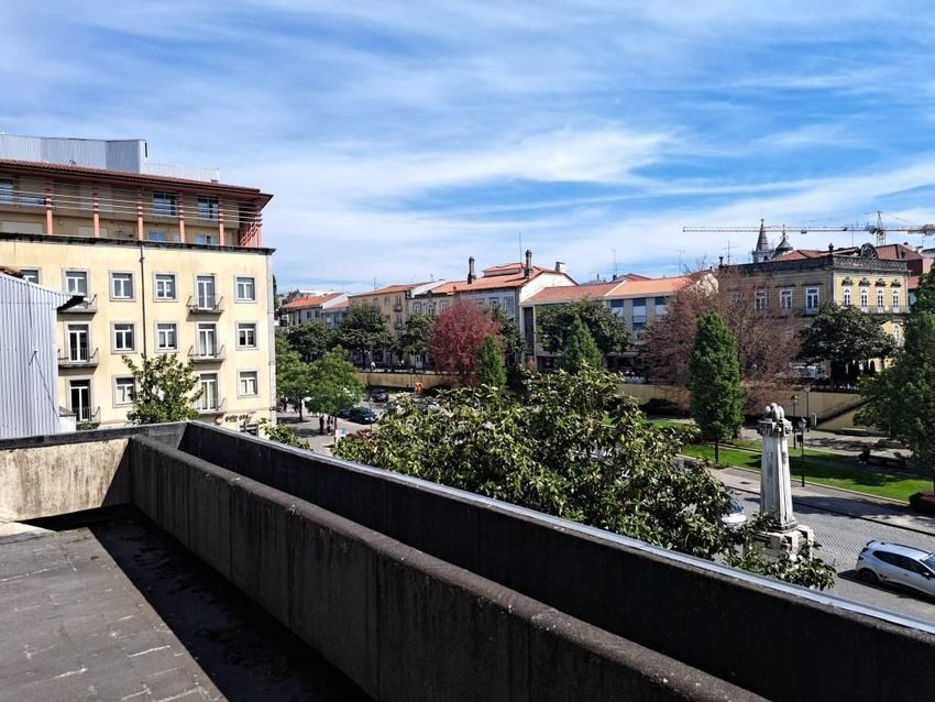 顶层公寓出售在Praça 25 de Abril
