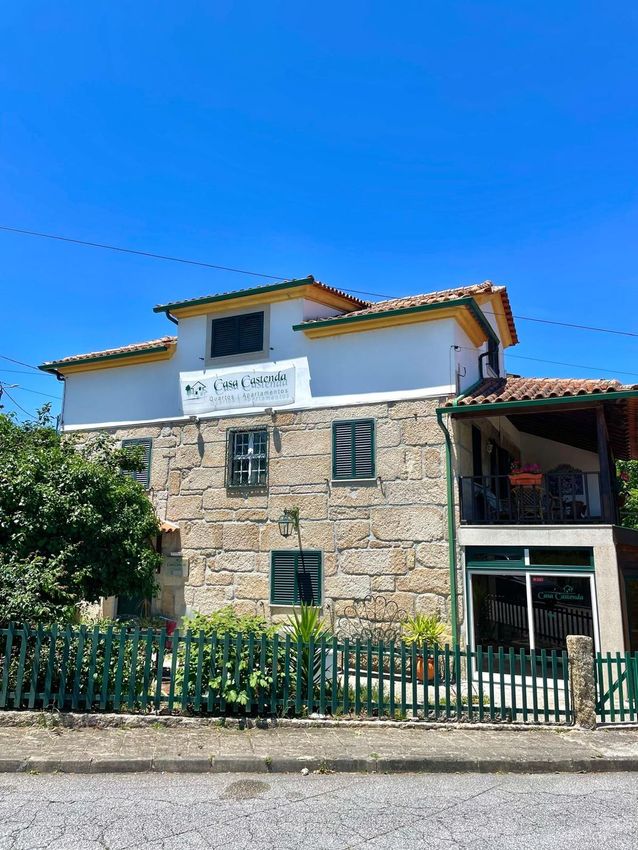 小楼房或独栋别墅出售在Avenida Aurélio Goncalves