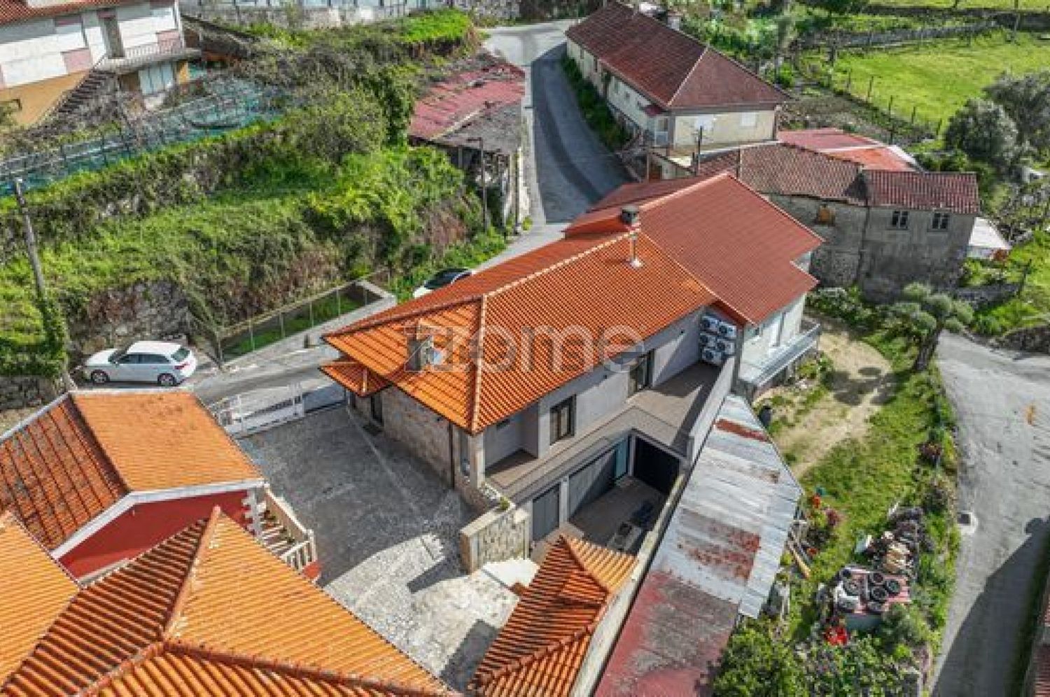 双拼别墅出售在Rua De Santa Luzia, 491 - 外立面