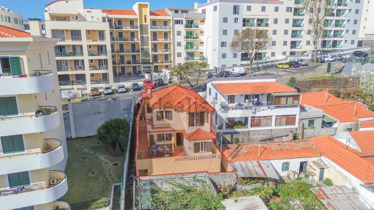 小楼房或独栋别墅出售在Avenida da Madalena s/n - 照片