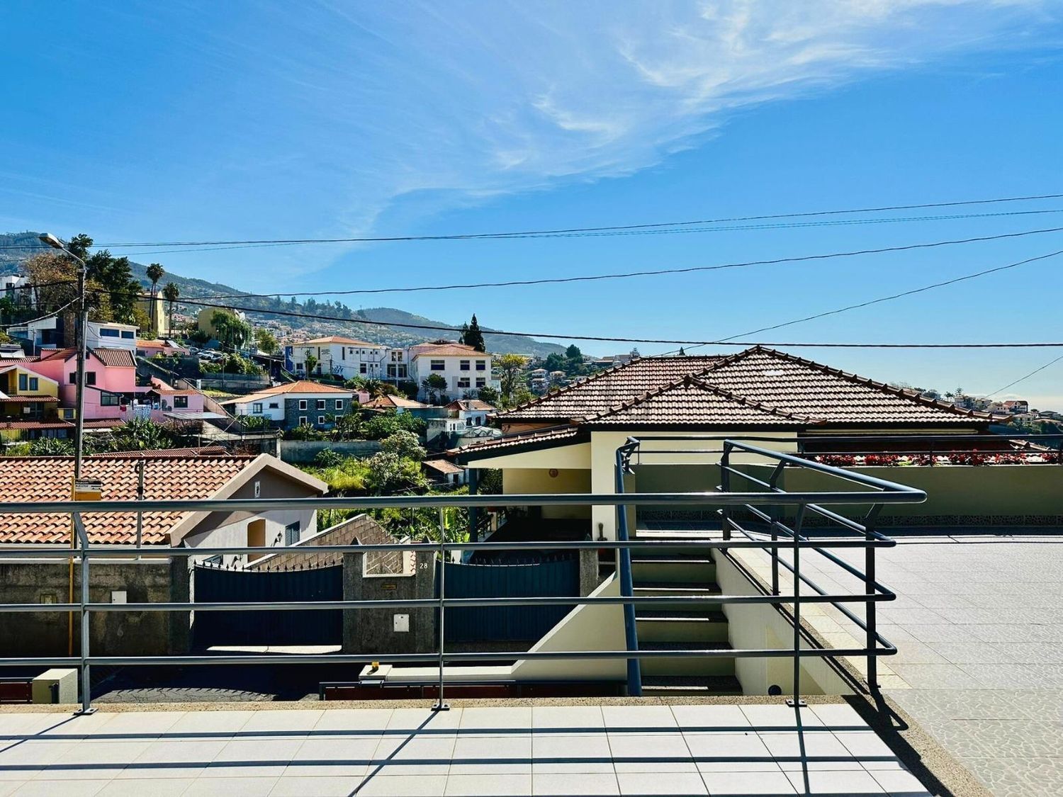 小楼房或独栋别墅出售在Caminho Novo da Ribeira de Santana - 阳台