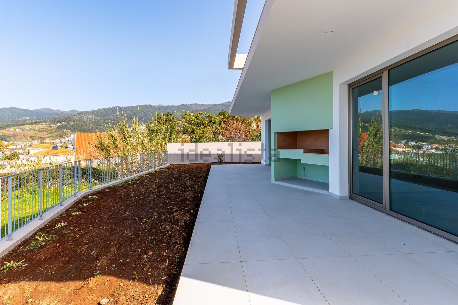 小楼房或独栋别墅出售在Rua Nova do Loreto - 阳台