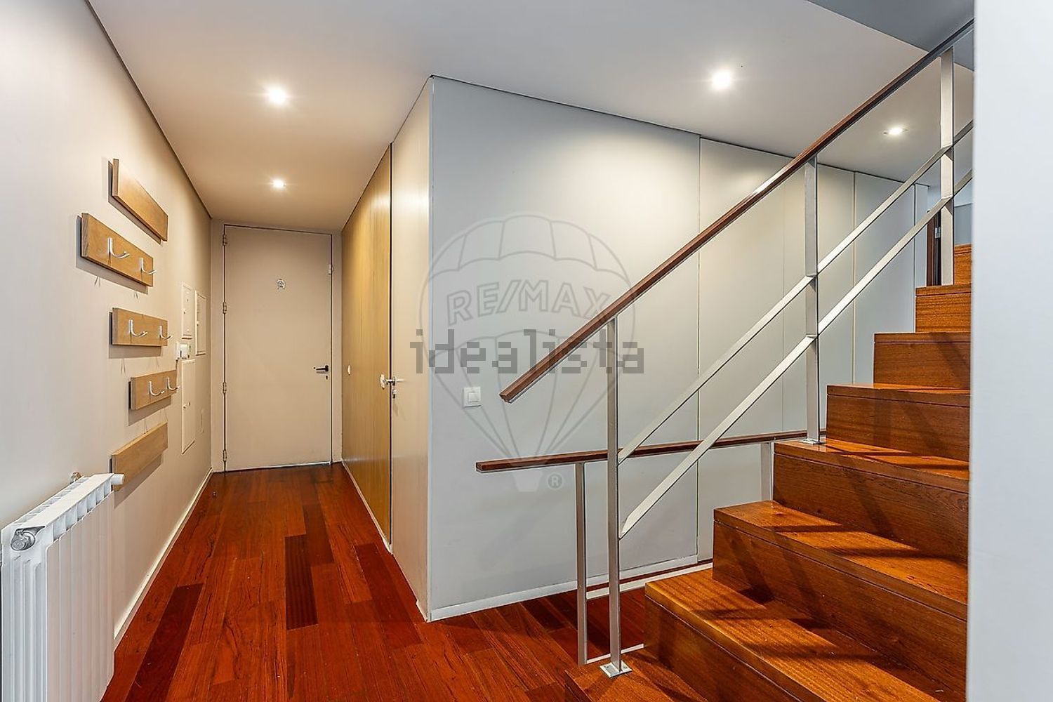 小楼房或独栋别墅出售在Avenida Central de Nogueira - 详情