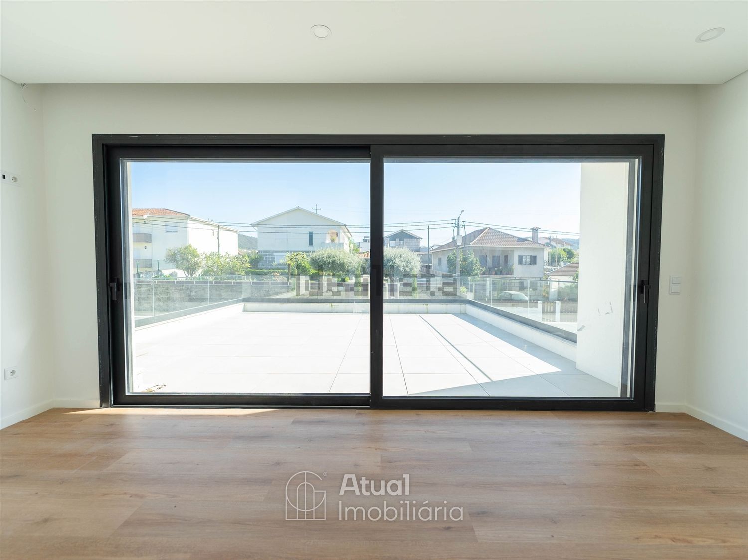 小楼房或独栋别墅出售在Rua de Alfaxim, 865 - 阳台