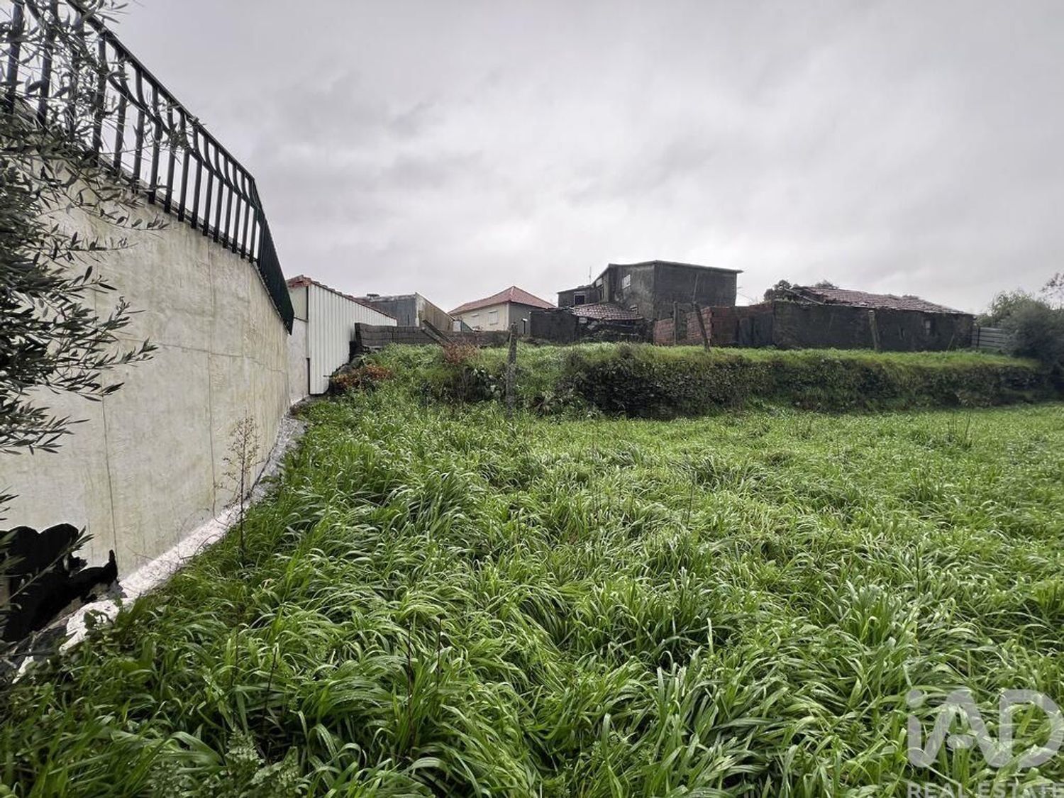 小楼房或独栋别墅出售在Campo e Sobrado - 周边