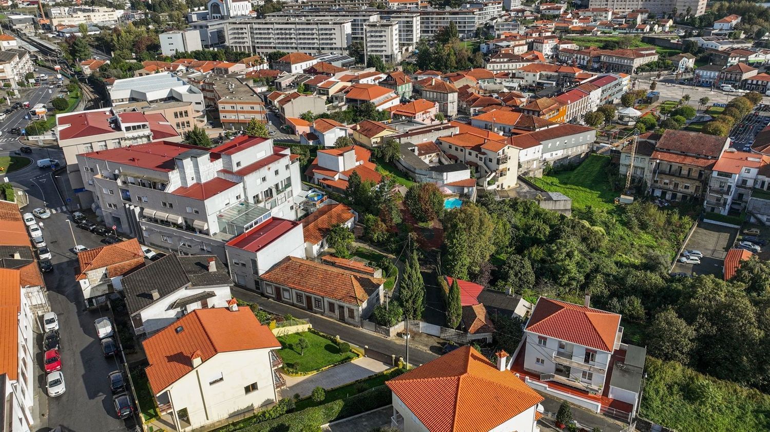 小楼房或独栋别墅出售在Avenida Bombeiros Voluntários, 237 - 照片