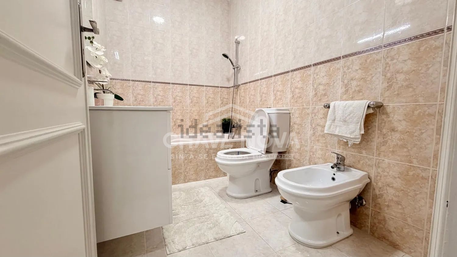 公寓 t2出售在Rua Senhor dos Aflitos, 40 - 卫生间