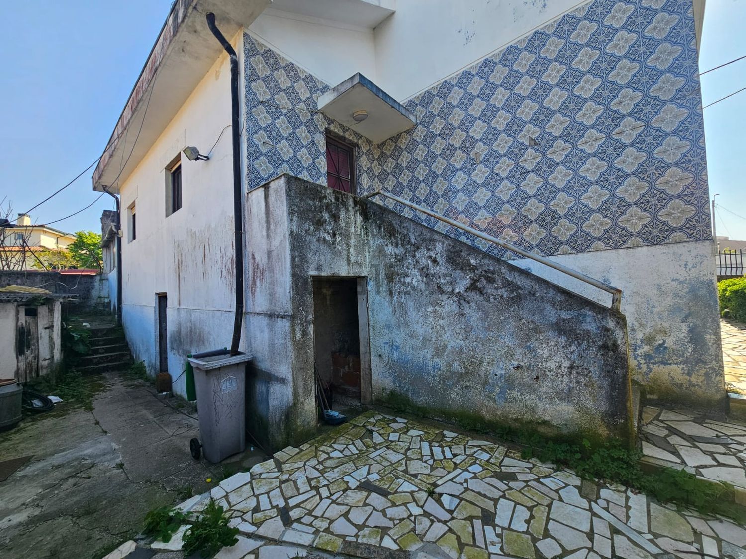 小楼房或独栋别墅出售在Rua Pedra Alta - 外立面