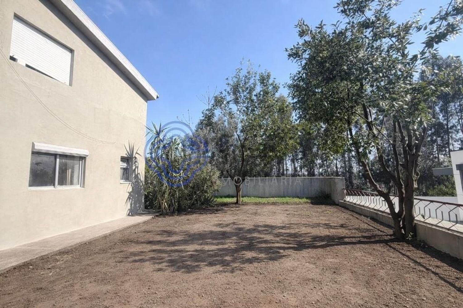 小楼房或独栋别墅出售在Campo e Sobrado - 外立面