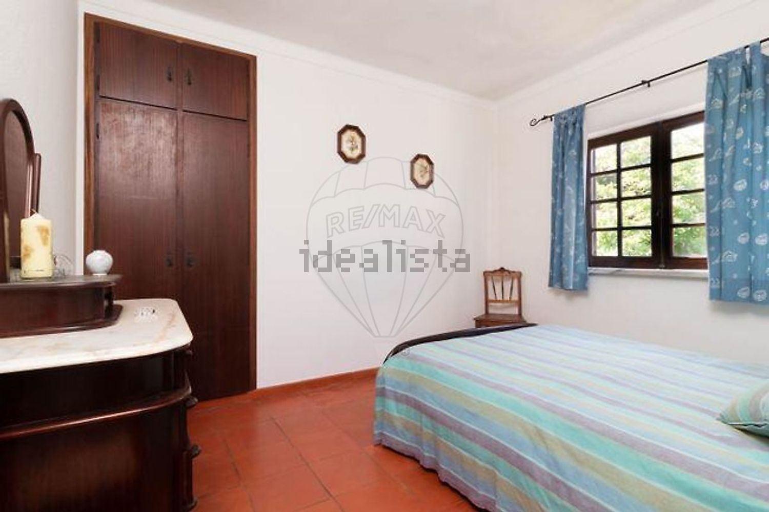 小楼房或独栋别墅出售Em573 - 卧室