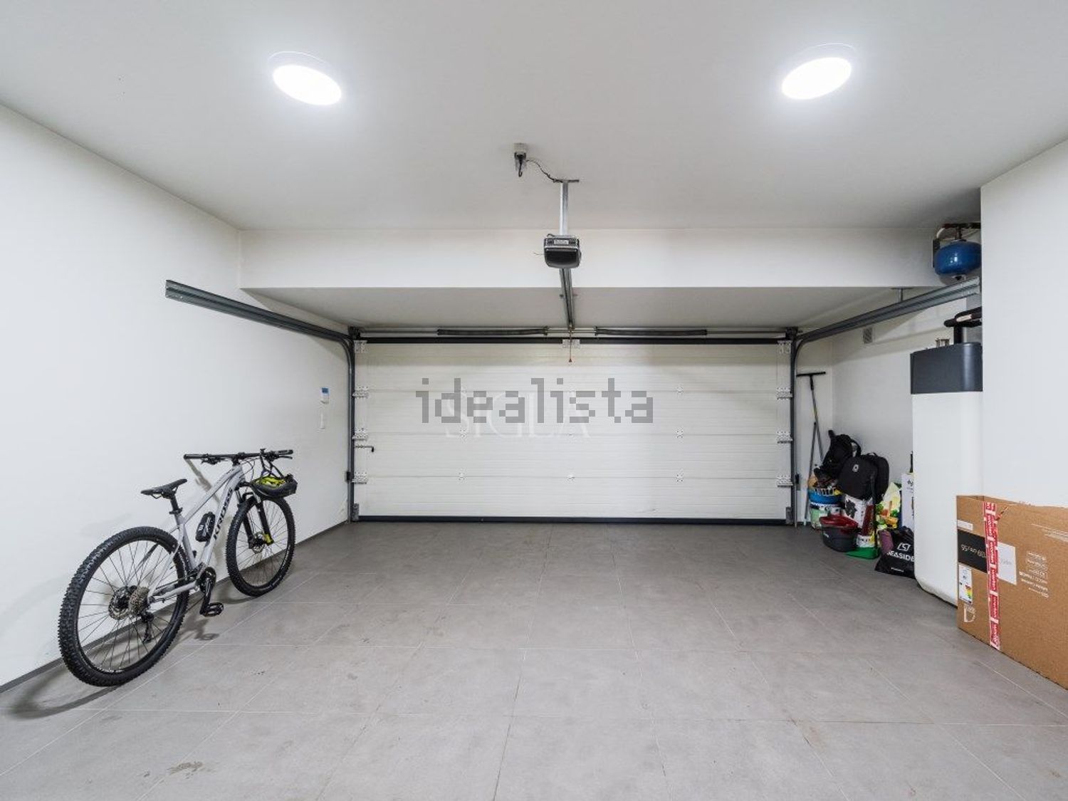 小楼房或独栋别墅出售在Avenida Sagres - 停车位