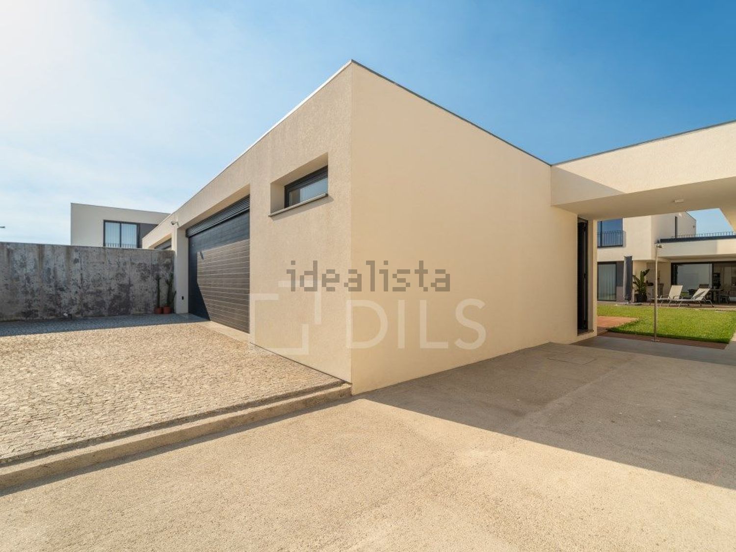 小楼房或独栋别墅出售在Rua José Monteiro de Castro Portugal - 外立面