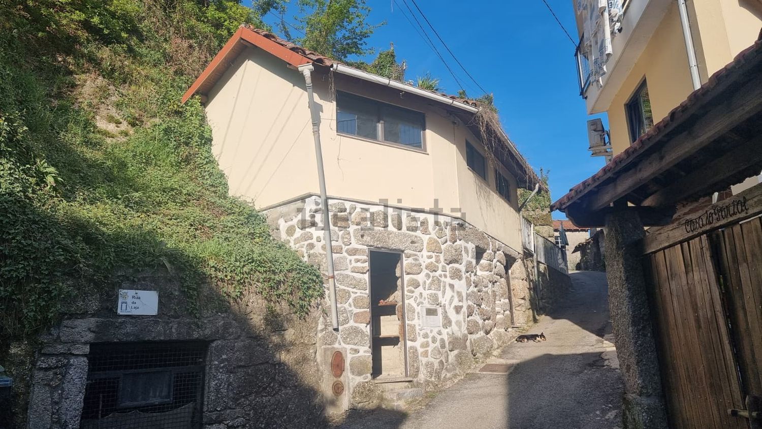 小楼房或独栋别墅出售在Rua da Laja - 外立面