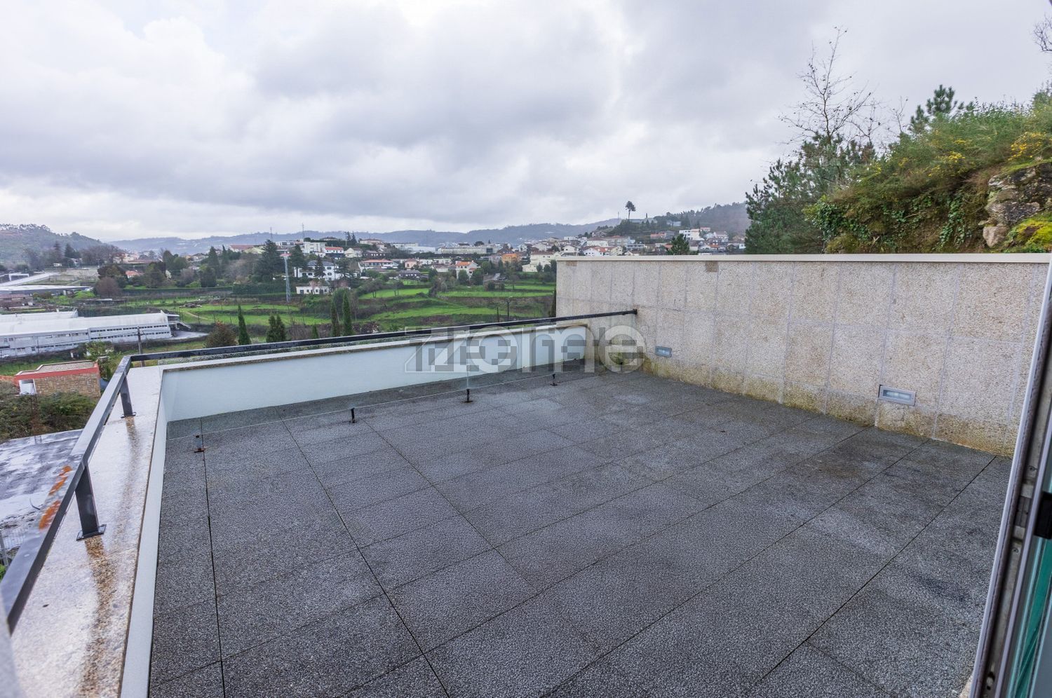 双拼别墅出售在Caldas de Vizela - 院子