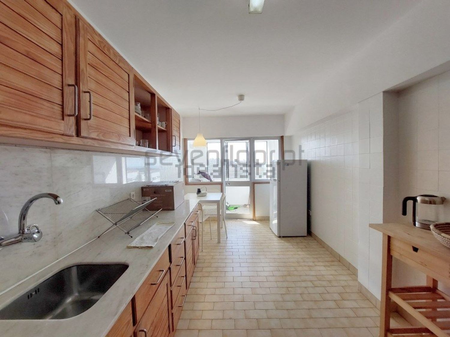 出租公寓 t3在Cooperativa dos Arquitectos - Fonte da Moura - Pedra Verde - 厨房