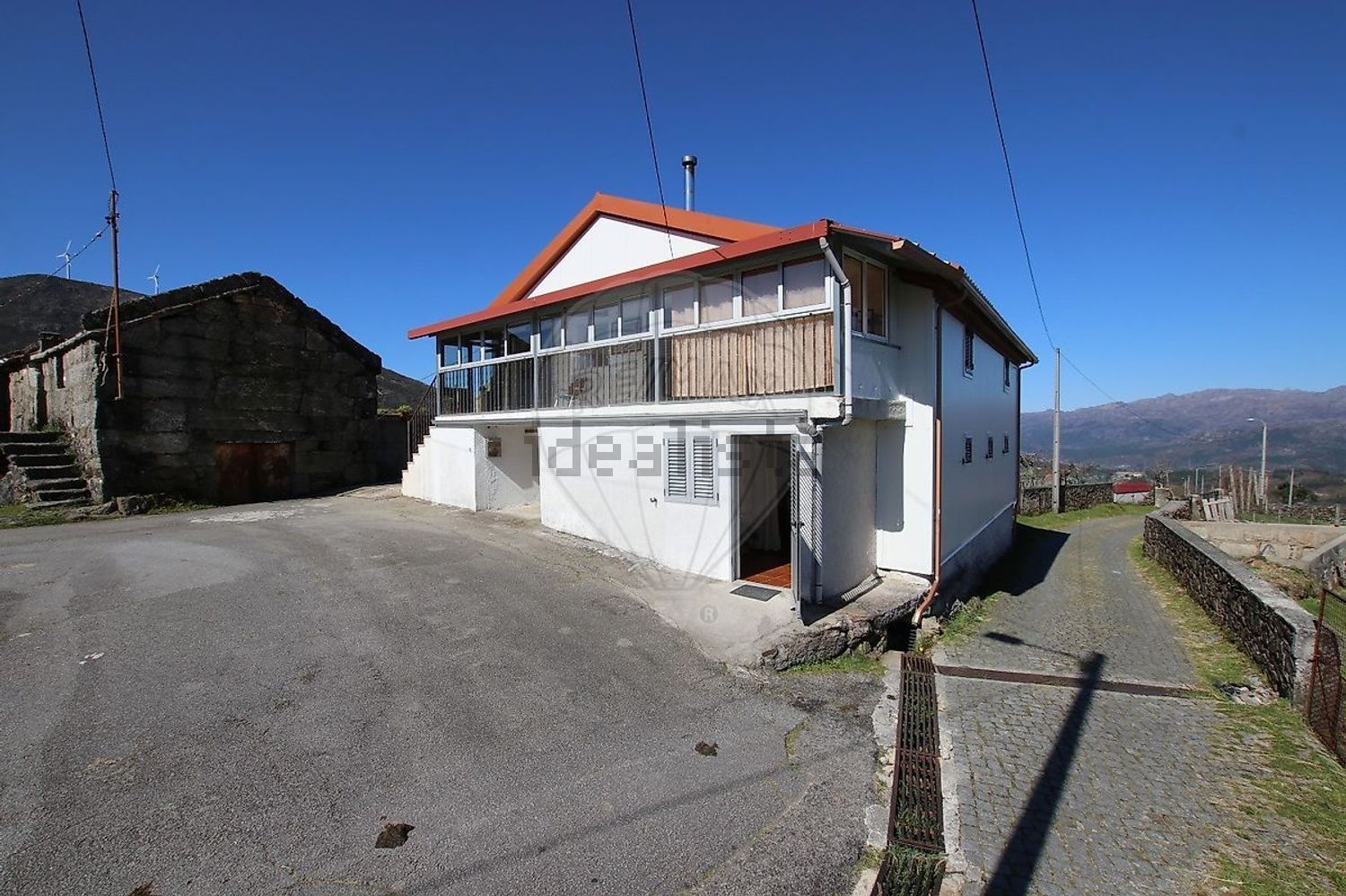 小楼房或独栋别墅出售在Avenida de São Miguel - 外立面