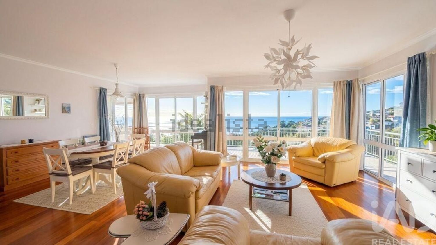 小楼房或独栋别墅出售在Arco da Calheta - 客厅