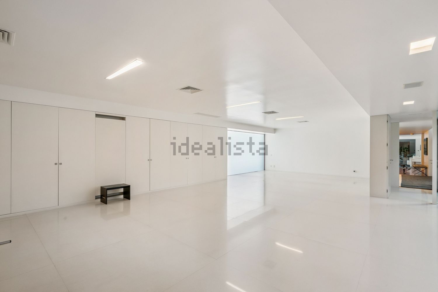 小楼房或独栋别墅出售在Estrada de Dadim - 停车位