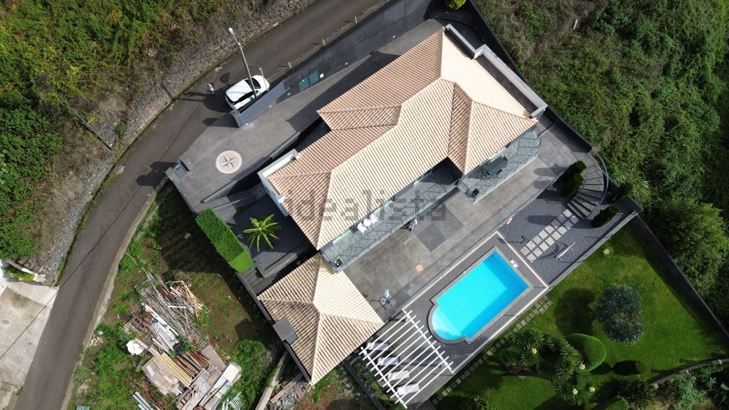 小楼房或独栋别墅出售在Rua Conego Manuel Fernandes Pombo - 照片