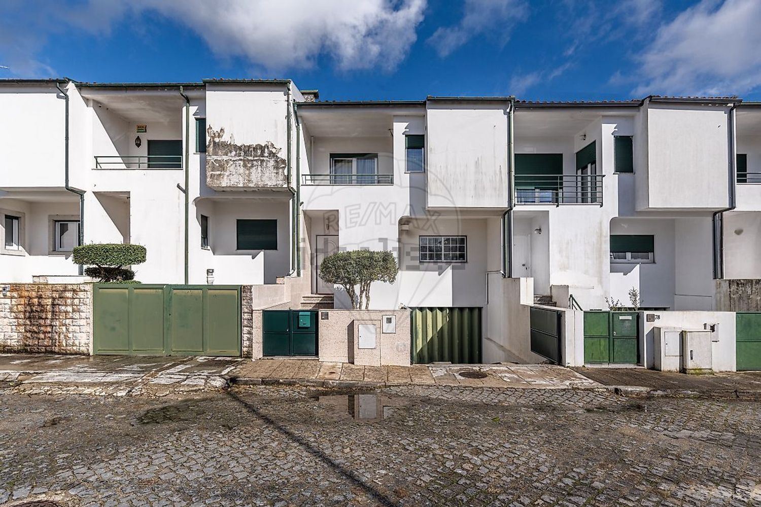 小楼房或独栋别墅出售在Rua António da Rocha - 外立面