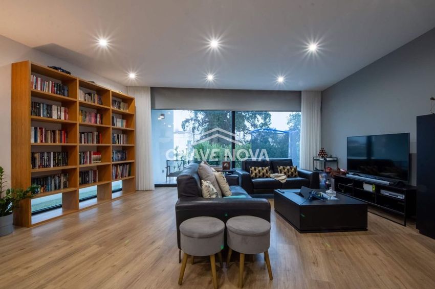 小楼房或独栋别墅出售在Avenida Central de Milheirós