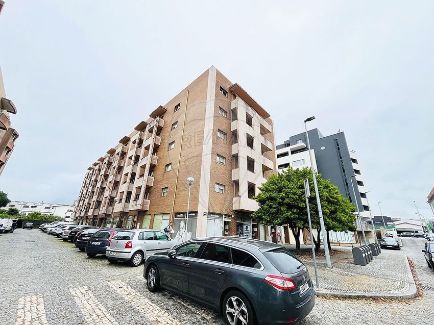 公寓 t3出售在Rua Júlio Dinis