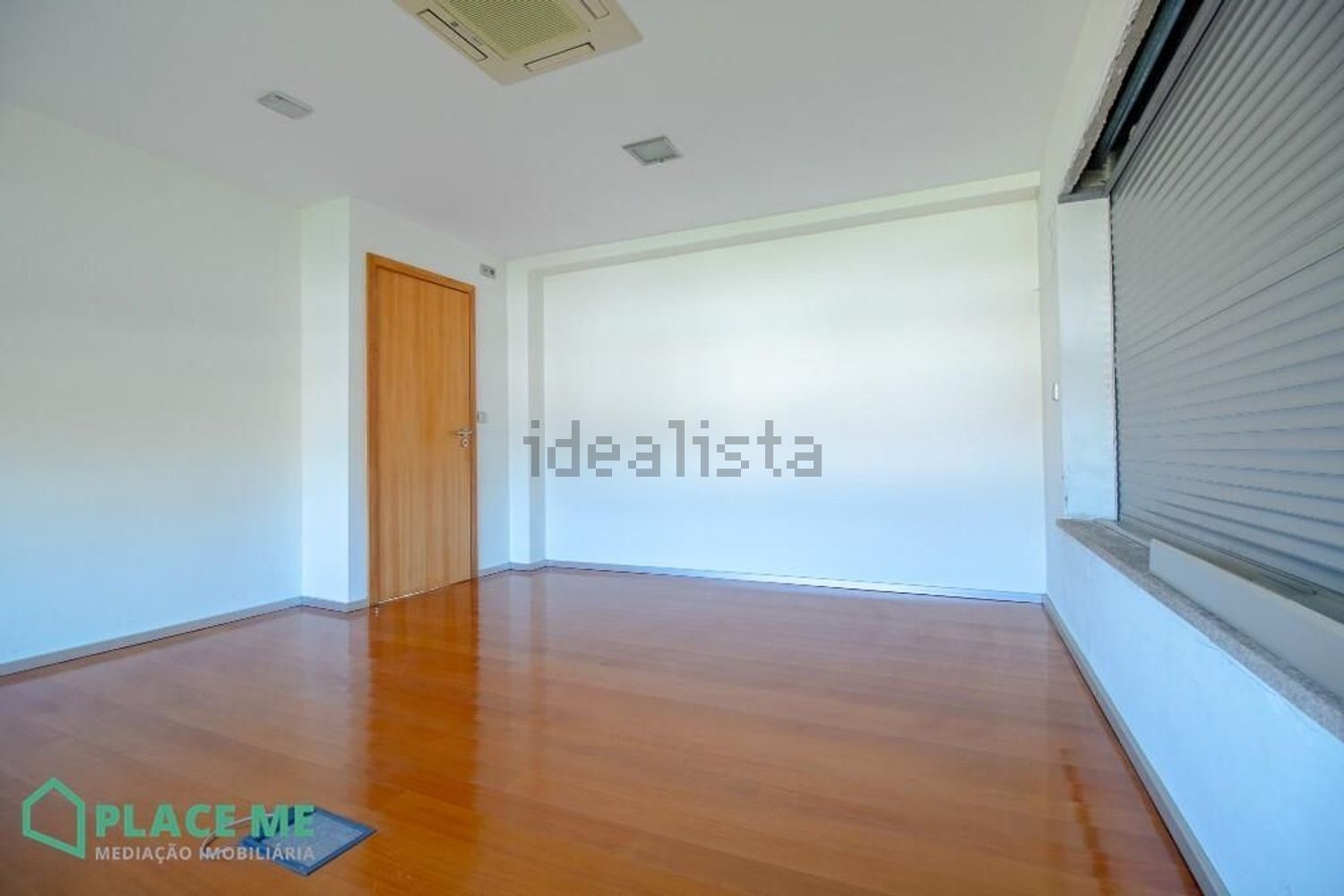 小楼房或独栋别墅出售在Avenida Doutor António Ribeiro Guimarães s/n - 居住