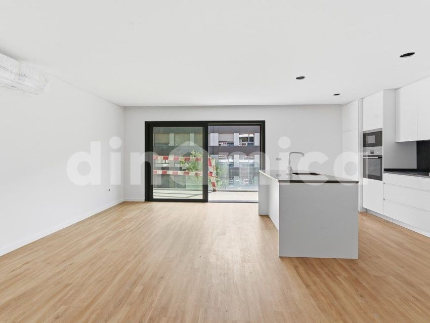 公寓 t3出售在Rua Flávia Estefânia Guimarães, 209