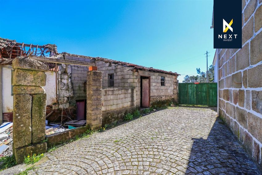 小楼房或独栋别墅出售在Couto de Baixo e Couto de Cima