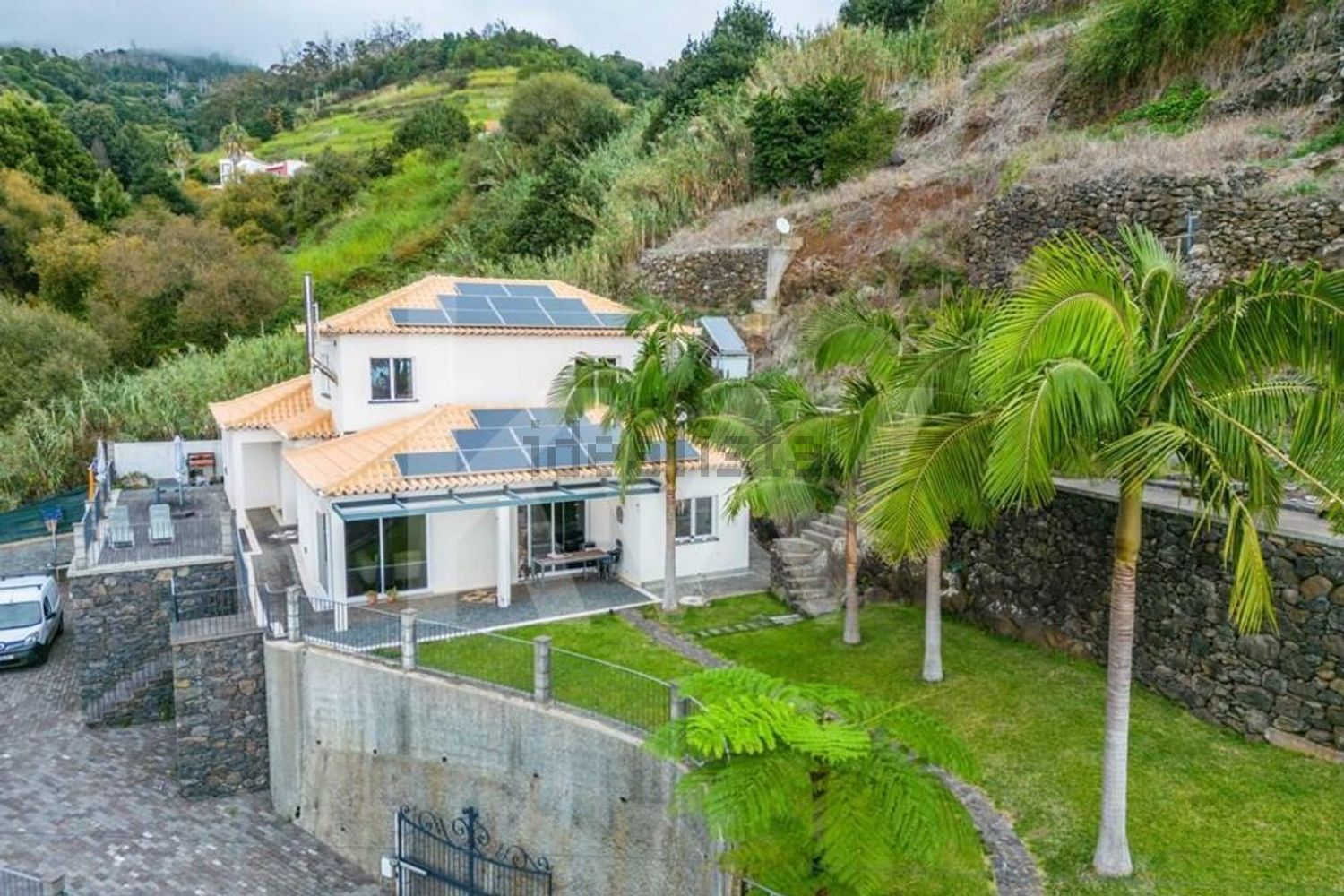 小楼房或独栋别墅出售在Calheta - 外立面