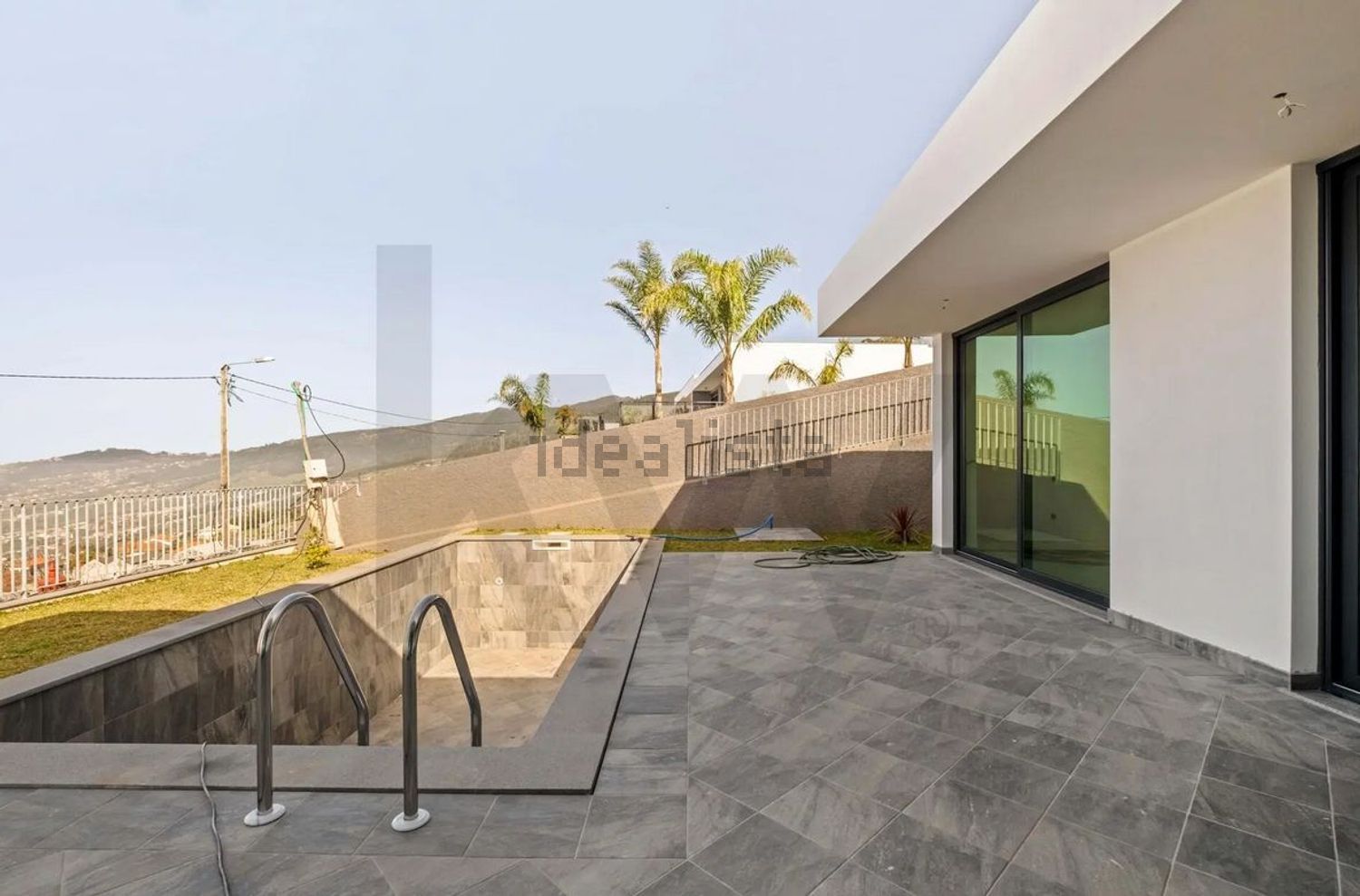 小楼房或独栋别墅出售在Arco da Calheta - 外立面