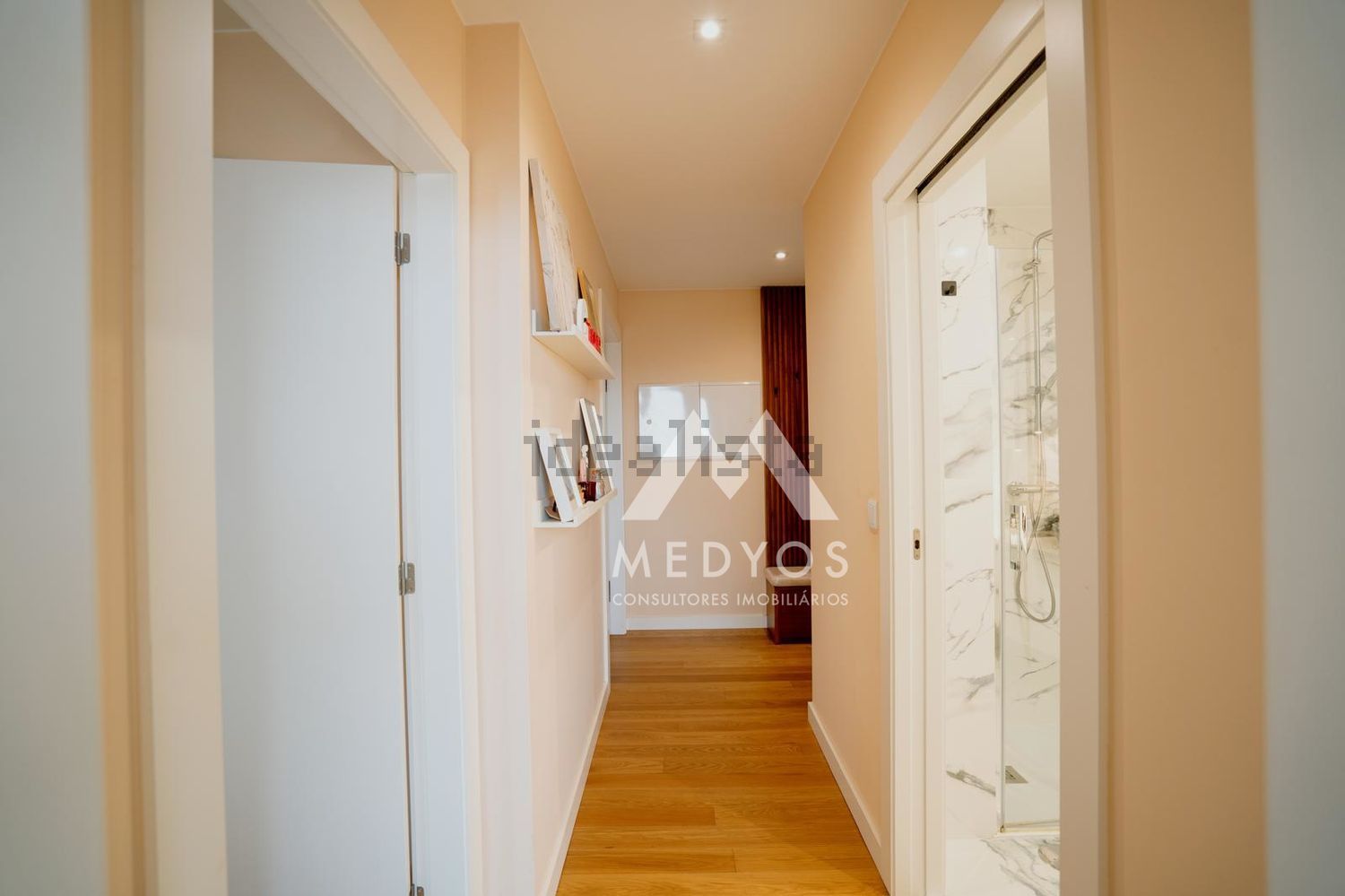 公寓 t2出售在Rua de Recarei - 过道