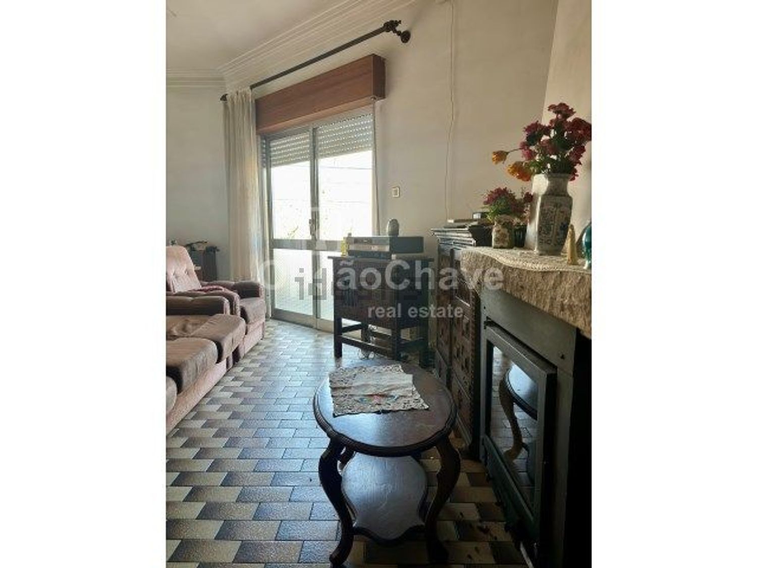 小楼房或独栋别墅出售在Abraveses - 客厅
