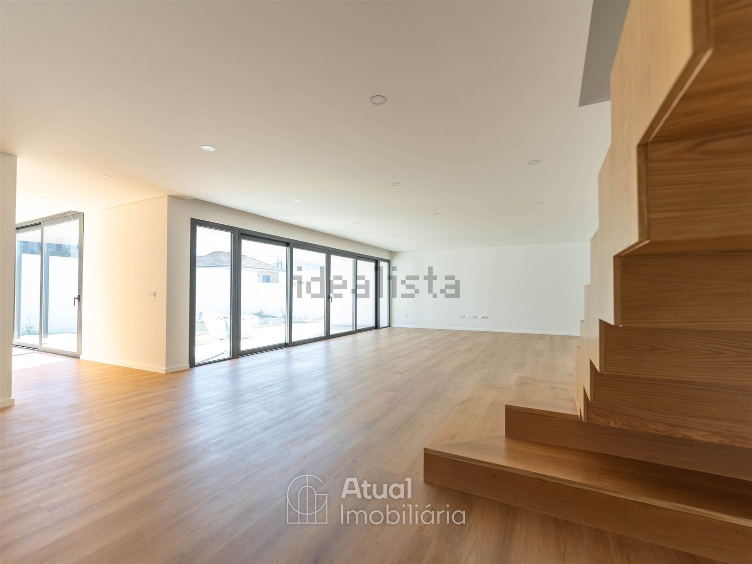 小楼房或独栋别墅出售在Rua de Alfaxim, 865 - 前厅