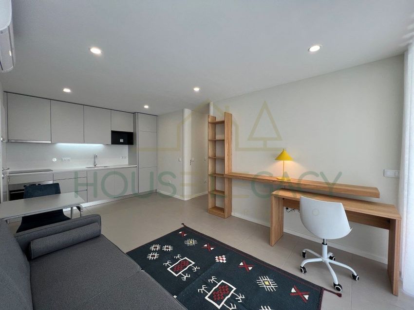 出租公寓 t1在Rua Doutor Júlio de Matos, 306