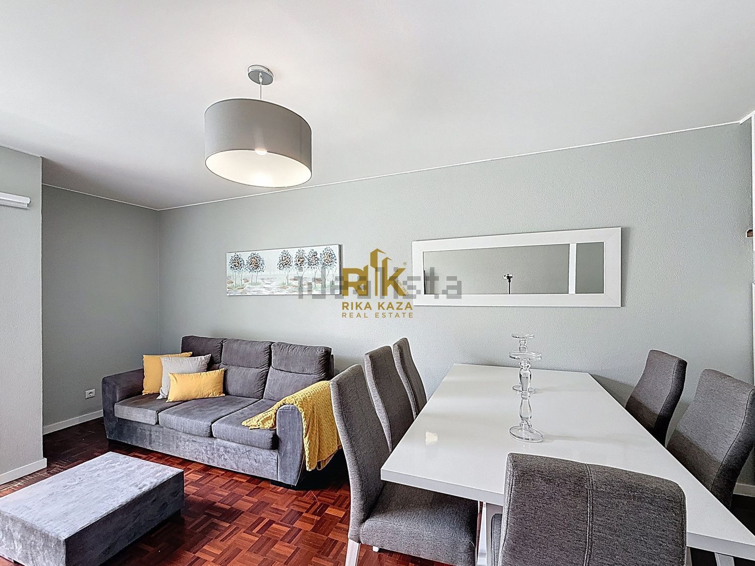 公寓 t4出售在Avenida da Madalena , Conjunto Habitacional Madalena , Bloco F2 s/n - 客厅