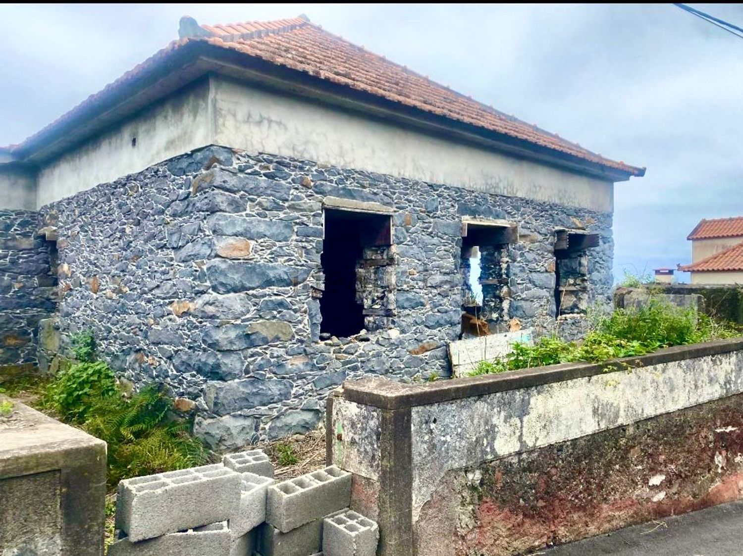 小楼房或独栋别墅出售在Caminho do Castanheiro, 79 - 外立面