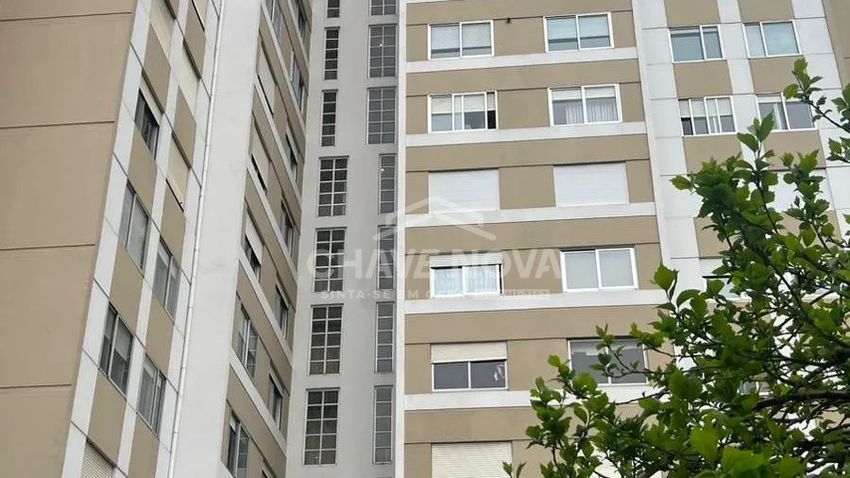 公寓 t5出售在Rua do Professor Damião Peres, 41
