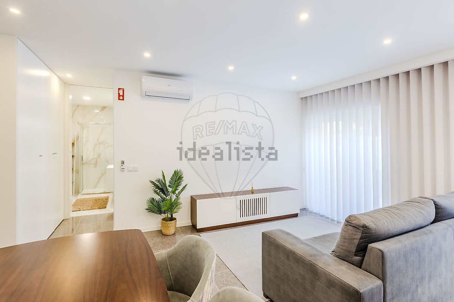 出租公寓 t1在Avenida Rio Veirão - 客厅