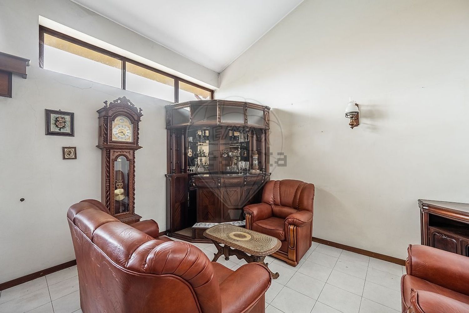 小楼房或独栋别墅出售在Estrada Sem Nome - 客厅