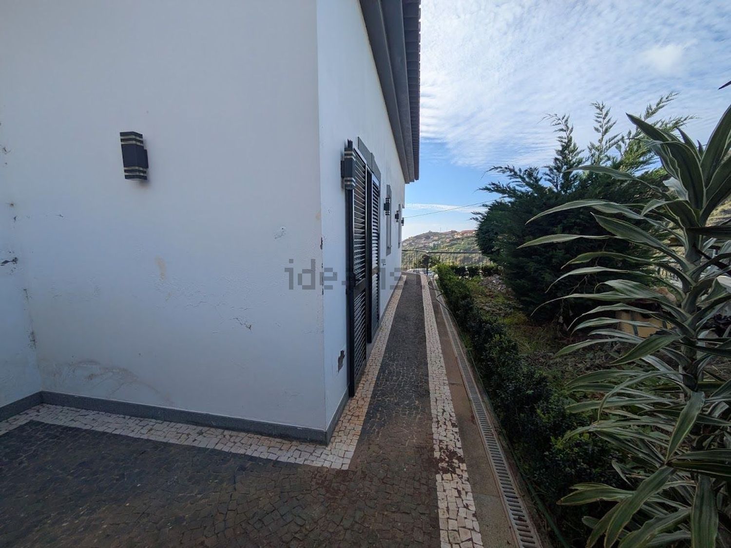 小楼房或独栋别墅出售在Estrada do Moreno, 172 - 外立面