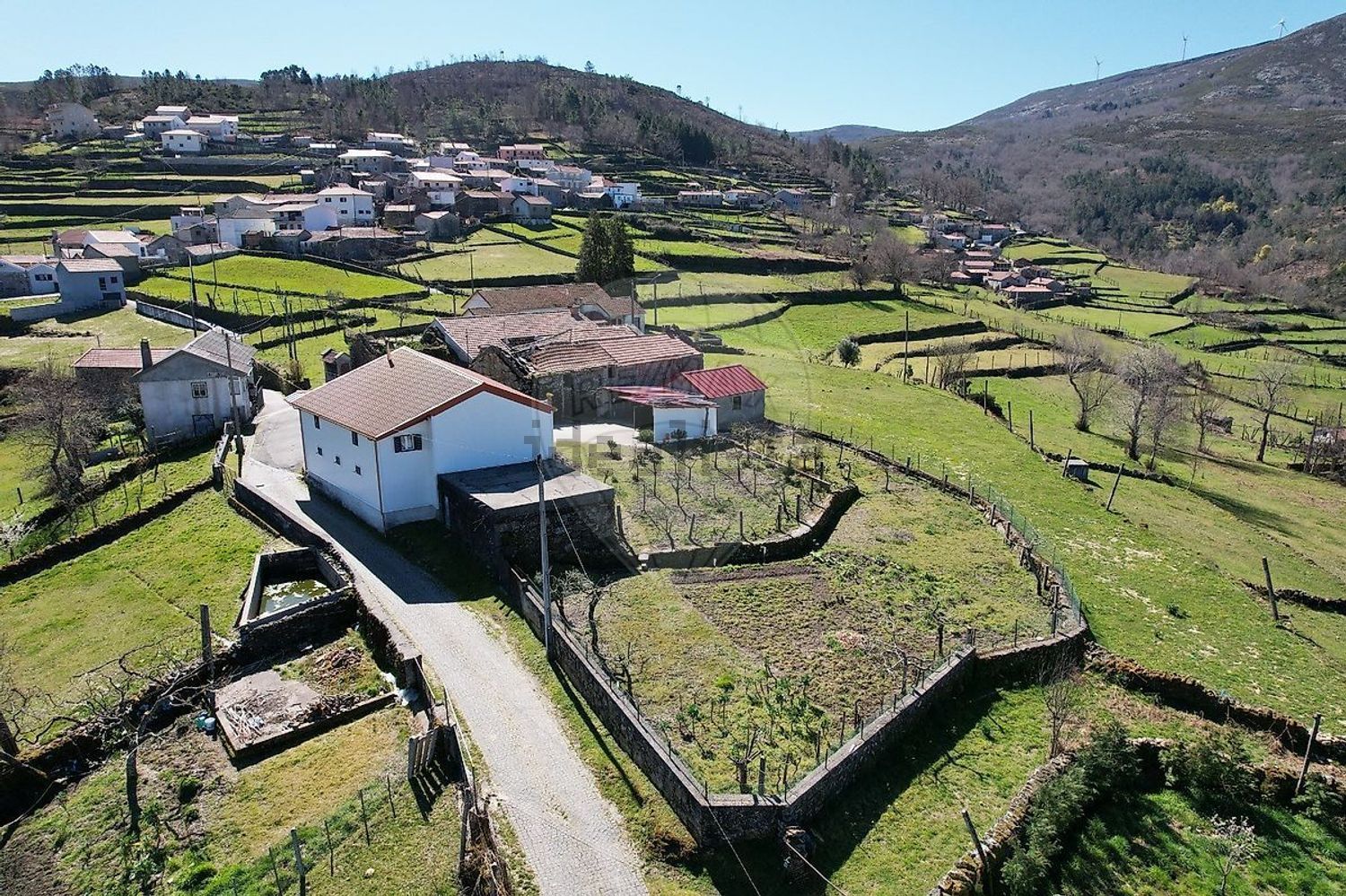 小楼房或独栋别墅出售在Avenida de São Miguel - 视线