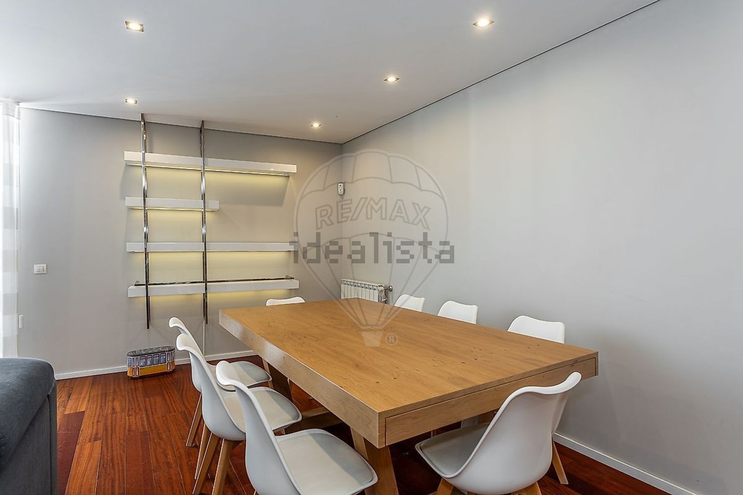 小楼房或独栋别墅出售在Avenida Central de Nogueira - 客厅