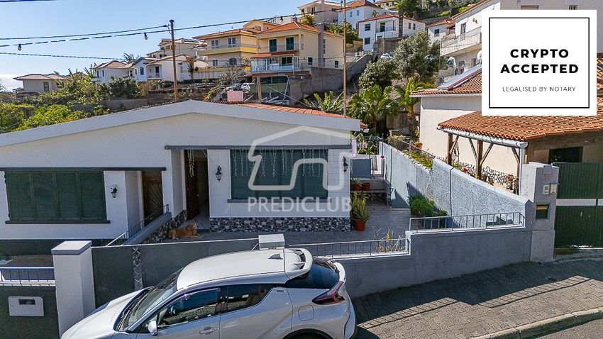 小楼房或别墅出售在São Roque
