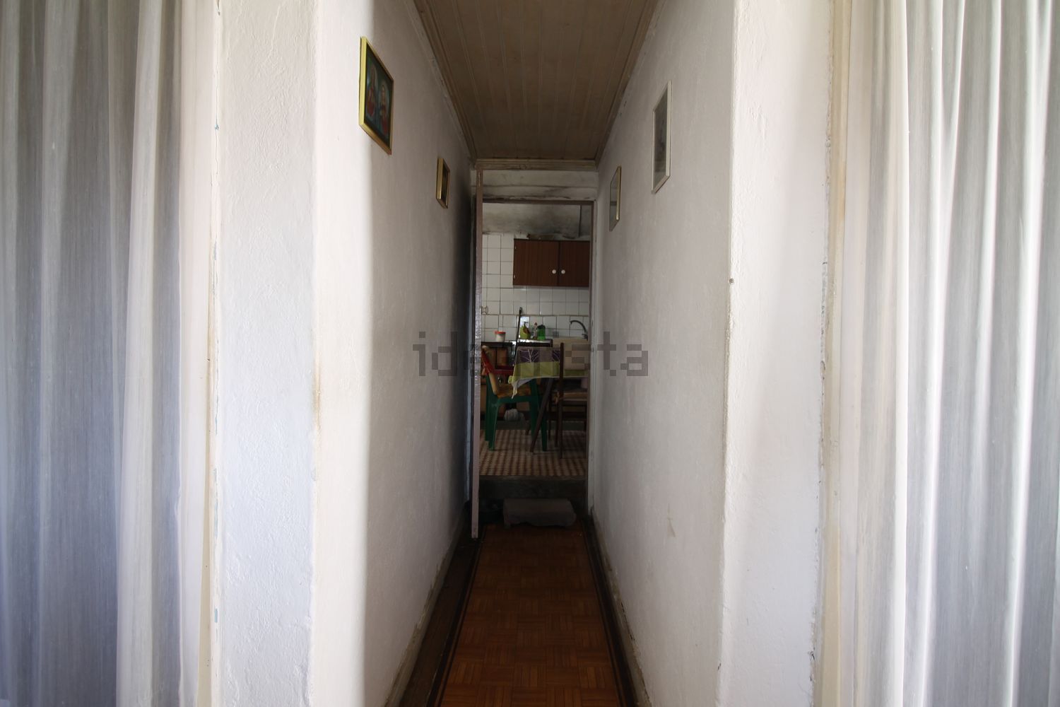 小楼房或独栋别墅出售在Rua da Cova do Bairro, 83 - 过道