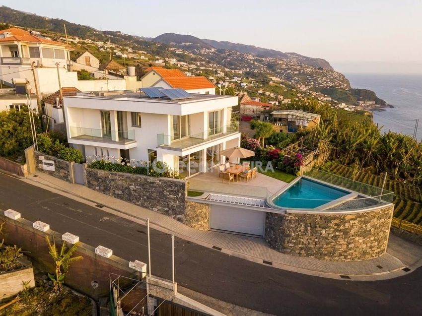 小楼房或独栋别墅出售在Caminho do Pico do Amendoeira