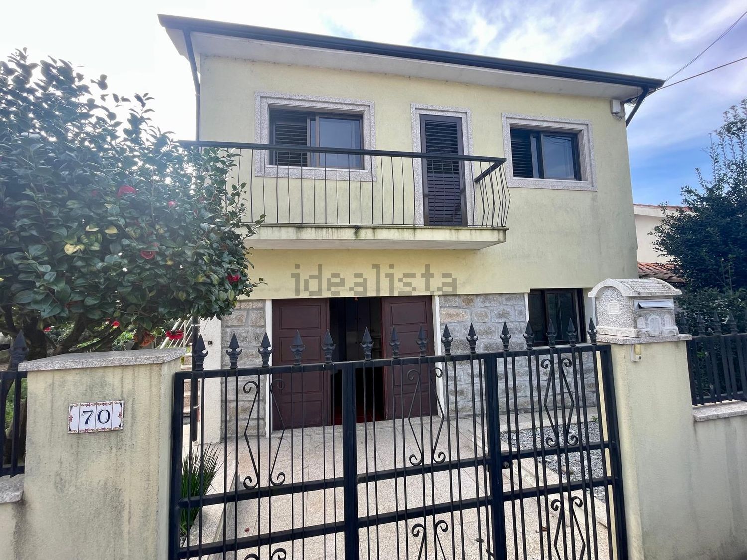 小楼房或独栋别墅出售在Campo e Sobrado - 外立面