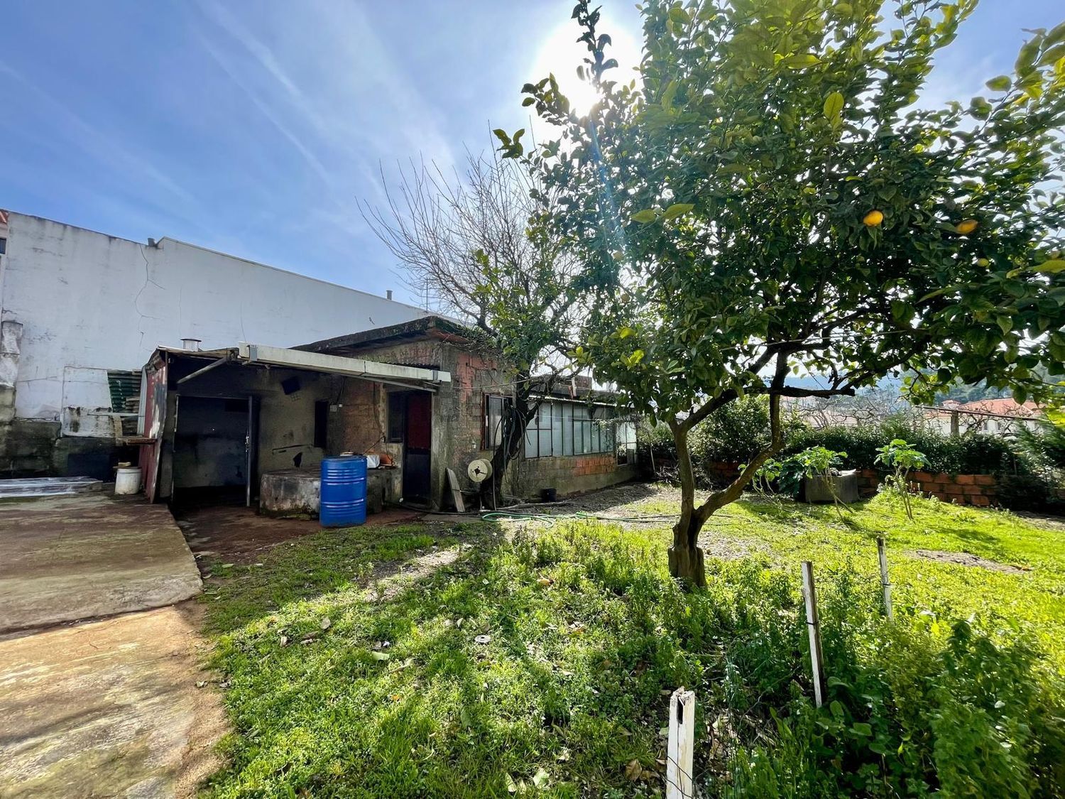 小楼房或独栋别墅出售在Campo e Sobrado - 花园