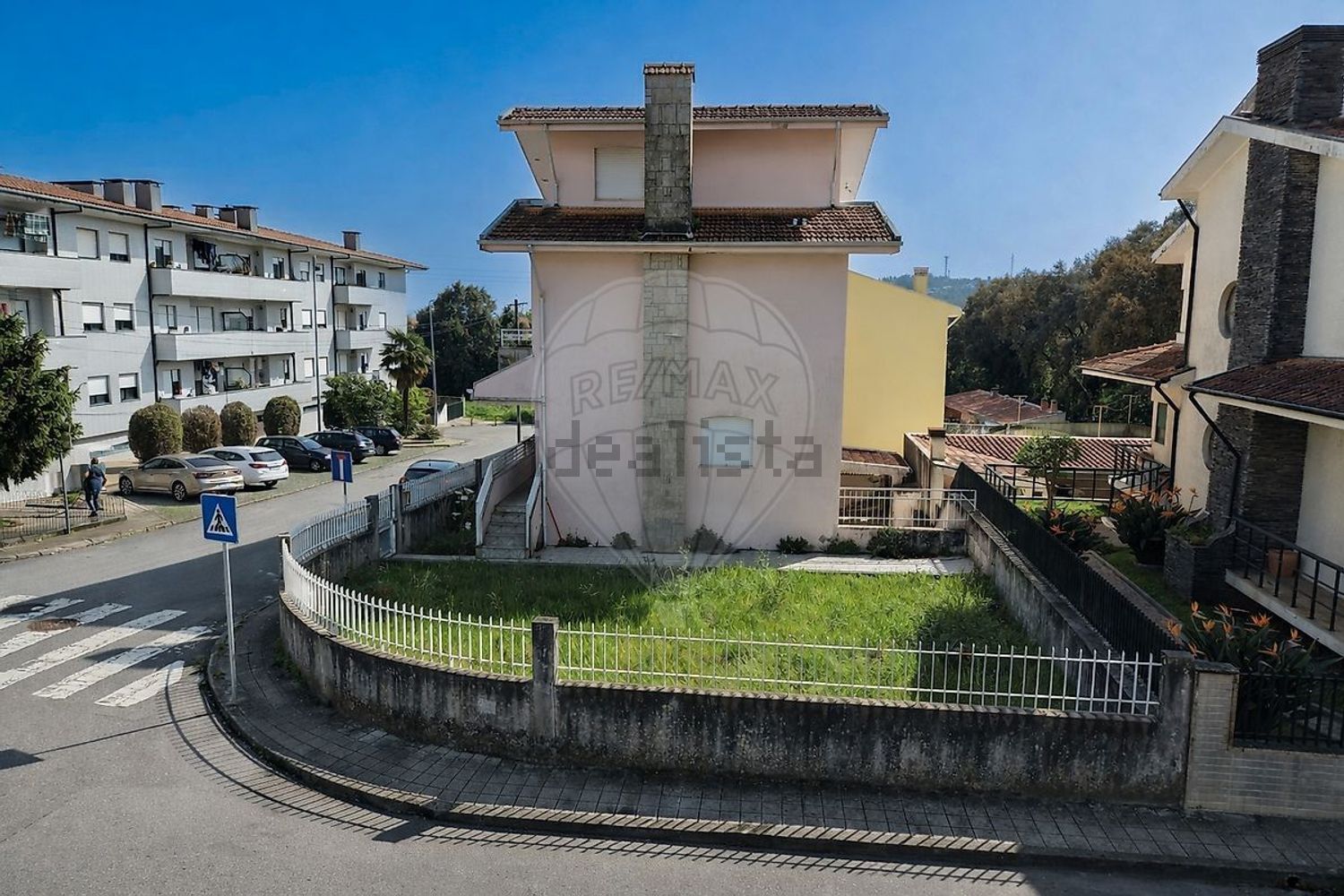 小楼房或独栋别墅出售在 Campo de Morouço - 外立面